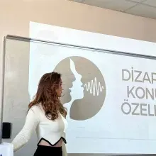 Dkt. Fatma Nur Sevinç — Dil ve Konuşma Terapisi, Bursa. Portre fotoğrafı.