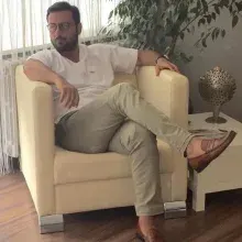 Dt. Mert Dinçel — Diş Hekimi, İstanbul. Portre fotoğrafı.
