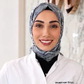 Dt. Meryem Özçelik Açık — Diş Hekimi, Mersin. Portre fotoğrafı.