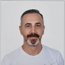Dt. Taner Doğu — Diş Hekimi, İstanbul. Portre fotoğrafı.
