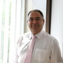 Uzm. Dr. Kubilay Yücel — Dermatoloji, Antalya. Portre fotoğrafı.