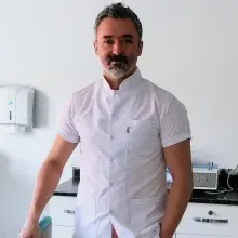 Dt. Gürcan Topuz — Diş Hekimi, Samsun. Portre fotoğrafı.
