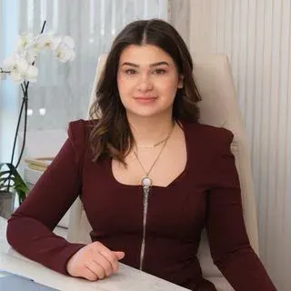 Dyt. Esra Şen — Diyetisyen, Ankara. Portre fotoğrafı.