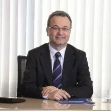 Prof. Dr. Cem Demirel — Kadın Hastalıkları Ve Doğum, İstanbul. Portre fotoğrafı.