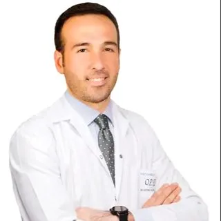Op. Dr. Mehmet Gencer — Göz Hastalıkları, Çiğli, İzmir. Portre fotoğrafı.