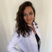 Dkt. Emine Kılıç Şimşek — Dil ve Konuşma Terapisi, Antalya. Portre fotoğrafı.