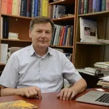 Prof. Dr. Hüseyin İlhan — Çocuk Cerrahisi, Eskişehir. Portre fotoğrafı.