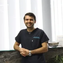 Uzm. Dt. Onur Şahin — Denizli. Portre fotoğrafı.