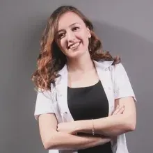 Dt. Şule Gioventikli — Diş Hekimi, Bartın. Portre fotoğrafı.