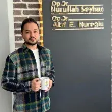 Op. Dr. Nurullah Seyhun — Kulak Burun Boğaz, İstanbul. Portre fotoğrafı.