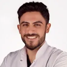 Uzm. Dt. Emir Tosun — Ortodonti, Aksaray. Portre fotoğrafı.