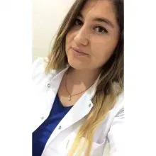 Fzt. Bensu Rençber — Fizyoterapi Ve Rehabilitasyon. Portre fotoğrafı.