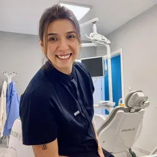 Dt. Gizem Tansel Öztürk — Diş Hekimi, Ankara. Portre fotoğrafı.