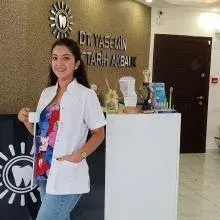 Dt. Yasemin Gençtarih Akbalık — Diş Hekimi, Akdeniz, Mersin. Portre fotoğrafı.