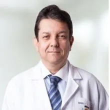 Prof. Dr. Kemal Dikici — Göz Hastalıkları. Portre fotoğrafı.