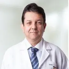 Prof. Dr. Kemal Dikici — Göz Hastalıkları. Portre fotoğrafı.