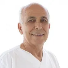 Op. Dr. Mustafa Cömert — Plastik Rekonstrüktif Ve Estetik Cerrahi, Akdeniz, Mersin. Portre fotoğrafı.