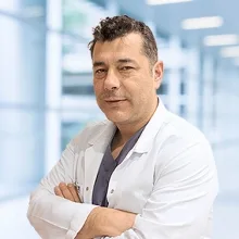 Uzm. Dr. İsmail Düşünceli — İç Hastalıkları, Avcılar, İstanbul. Portre fotoğrafı.