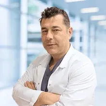 Uzm. Dr. İsmail Düşünceli — İç Hastalıkları, Avcılar, İstanbul. Portre fotoğrafı.
