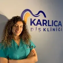Dt. Hale Karlıca — Diş Hekimi, Balıkesir. Portre fotoğrafı.