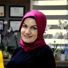 Dr. Nadire Tuncer — Kadın Hastalıkları Ve Doğum, Afyonkarahisar. Portre fotoğrafı.
