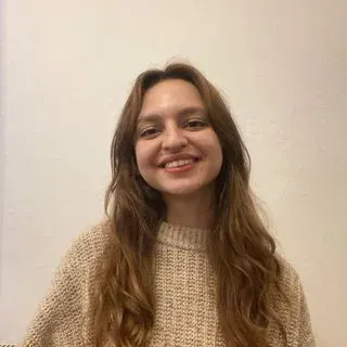 Psk. Zeynep Kafalı — Psikoloji, İzmir. Portre fotoğrafı.