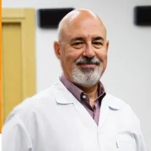 Op. Dr. Nami Torunoğlu — Göz Hastalıkları, Karşıyaka, İzmir. Portre fotoğrafı.