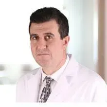 Op. Dr. Attila Hacılar — Plastik Rekonstrüktif Ve Estetik Cerrahi, İstanbul. Portre fotoğrafı.