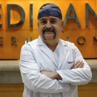Uzm. Dr. Adnan Özdolap — İç Hastalıkları, Beylikdüzü, İstanbul. Portre fotoğrafı.