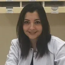 Uzm. Dt. Ezgi Yüceer Çetiner — Kadıköy, İstanbul. Portre fotoğrafı.