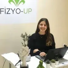 Dyt. Başak Fidan — Diyetisyen. Portre fotoğrafı.