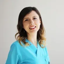 Dt. Merve Cantürk — Diş Hekimi, Sakarya. Portre fotoğrafı.