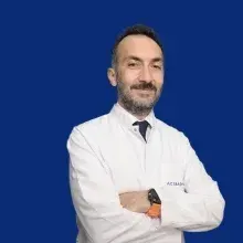 Prof. Dr. Bülent Saçak — Plastik Rekonstrüktif Ve Estetik Cerrahi, Ataşehir, İstanbul. Portre fotoğrafı.