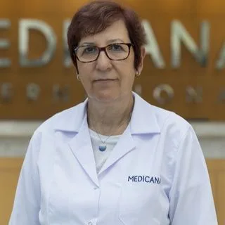 Prof. Dr. Zehra Füsun Tokatlı — Radyasyon Onkolojisi, Beylikdüzü, İstanbul. Portre fotoğrafı.