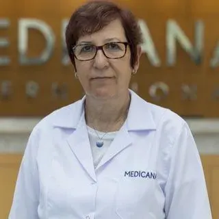 Prof. Dr. Zehra Füsun Tokatlı — Radyasyon Onkolojisi, Beylikdüzü, İstanbul. Portre fotoğrafı.