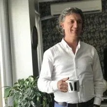 Doç. Dr. Melih Malkoç — Ortopedi Ve Travmatoloji, İstanbul. Portre fotoğrafı.