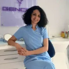 Dr. Dt. Esra Kurt — Ortodonti, İstanbul. Portre fotoğrafı.