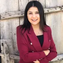 Psk. Sinem Yalçın — Psikoloji, Kayseri. Portre fotoğrafı.