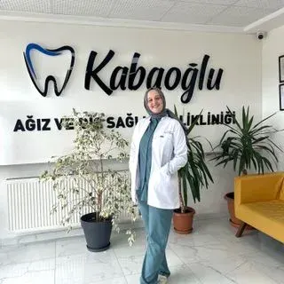 Dt. Aysema Kabaoğlu — Diş Hekimi, Ardeşen, Rize. Portre fotoğrafı.