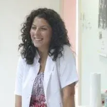 Dr. Dt. Ayça Özkan Yalçınkaya — Bursa. Portre fotoğrafı.