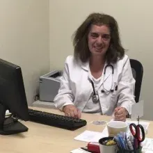 Prof. Dr. Sibel Çatırlı Enar — Kardiyoloji, İstanbul. Portre fotoğrafı.