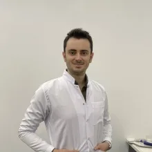 Dt. Ferhat Kalaycı — Diş Hekimi. Portre fotoğrafı.