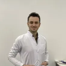 Dt. Ferhat Kalaycı — Diş Hekimi. Portre fotoğrafı.
