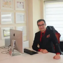 Dr. Beyhan Işık — Bursa. Portre fotoğrafı.