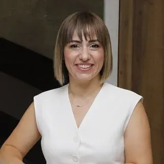 Dr. Dt. Esma Coşkun — Ağız Yüz Ve Çene Cerrahisi, Ankara. Portre fotoğrafı.