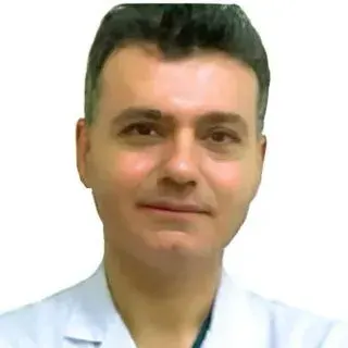Uzm. Dr. Mustafa Volkan Demir — İç Hastalıkları, İstanbul. Portre fotoğrafı.