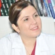 Prof. Dr. Betül Gözel — Plastik Rekonstrüktif Ve Estetik Cerrahi, Balıkesir. Portre fotoğrafı.