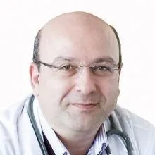 Prof. Dr. Cüneyt Keleş — Kalp Ve Damar Cerrahisi, Giresun. Portre fotoğrafı.