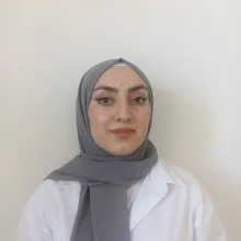 Dkt. Esra Akin — Dil ve Konuşma Terapisi. Portre fotoğrafı.