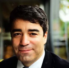 Prof. Dr. Zafer Cavit Çehreli — Çocuk Diş Hekimliği (Pedodonti), Ankara. Portre fotoğrafı.